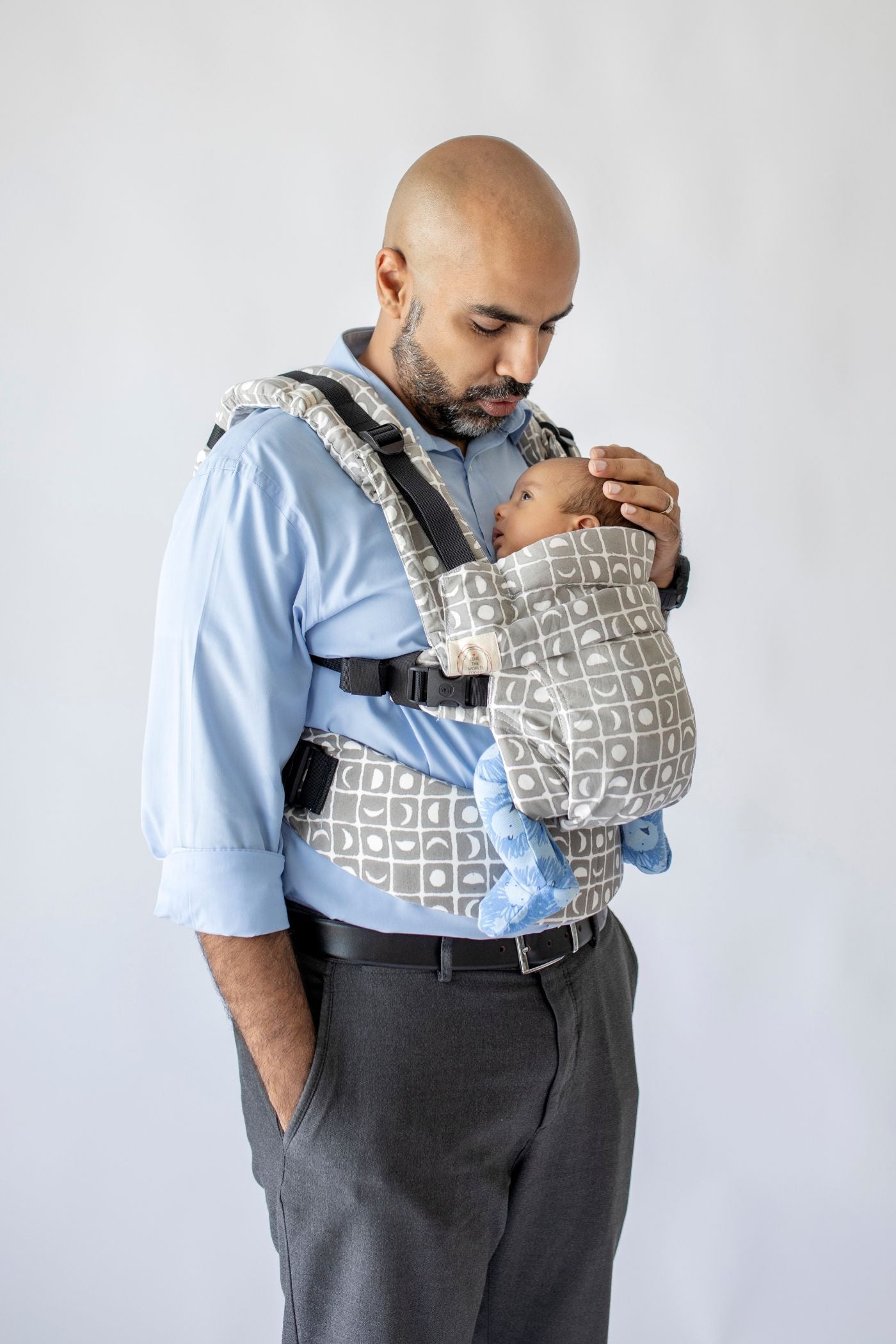 Aseema Baby Carrier 0 4y Grey Moon Chase Print Love the world today